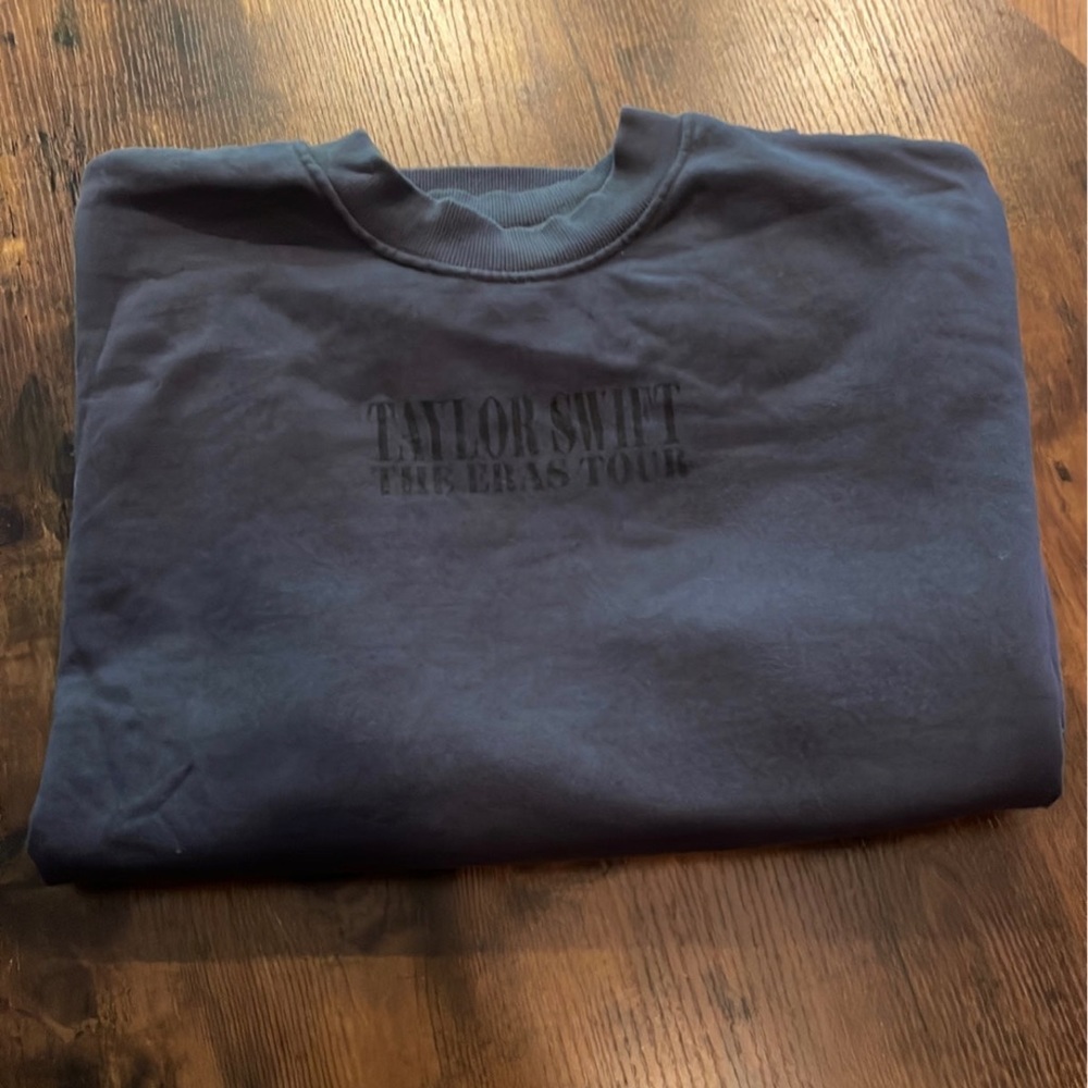 Taylor Swift Blue Crewneck XL